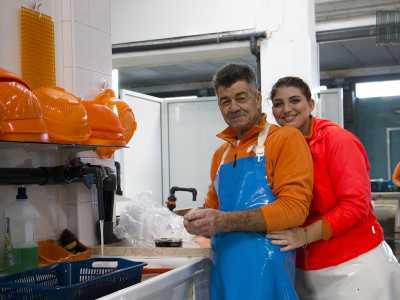 �Il nonno in questione - ci spiegano i dipendenti - era Francesco Caccuciolo, fondatore di quella che un tempo era una semplice rivendita di cozze, diventata per� nel tempo un punto di riferimento cittadino